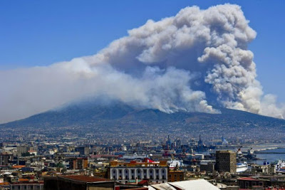 Is Mount Vesuvius still dangerous?